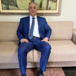 Leonardo Manzan compara as oportunidades de carreira entre o setor público e privado na área tributária.