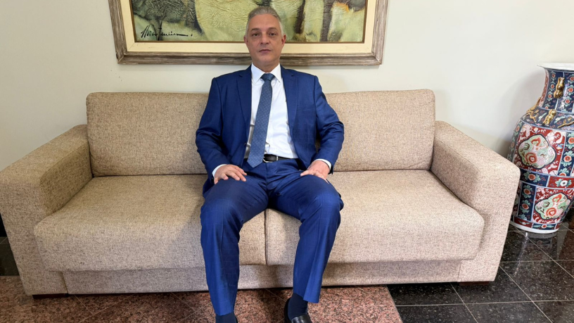 Leonardo Manzan compara as oportunidades de carreira entre o setor público e privado na área tributária.