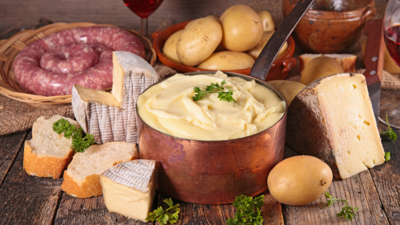 A gastronomia francesa revela clássicos que encantam gerações, como ressalta Elias Assum Sabbag Junior.