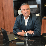 O monitoramento de vibrações em obras urbanas é essencial para reduzir riscos estruturais, como esclarece Elmar Juan Passos Varjão Bomfim.