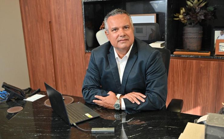 O monitoramento de vibrações em obras urbanas é essencial para reduzir riscos estruturais, como esclarece Elmar Juan Passos Varjão Bomfim.