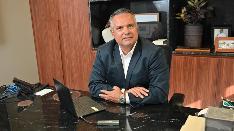 O monitoramento de vibrações em obras urbanas é essencial para reduzir riscos estruturais, como esclarece Elmar Juan Passos Varjão Bomfim.