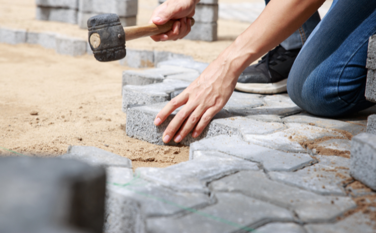 Empreender na indústria de pisos intertravados revela oportunidades promissoras e desafios estratégicos, como destaca a visão de Valderci Malagosini Machado.